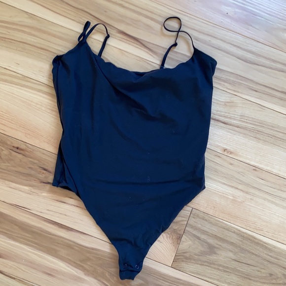 SKIMS FITS EVERYBODY CAMI BODYSUIT - Picture 2 of 5